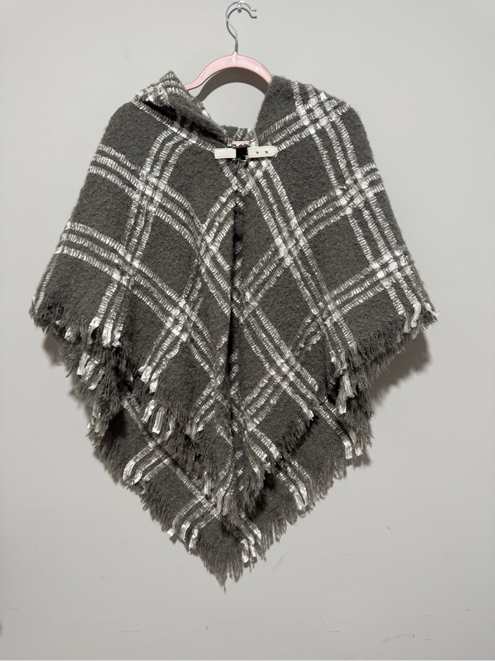 Cozy Gray Plaid Hooded Throw with Fringe